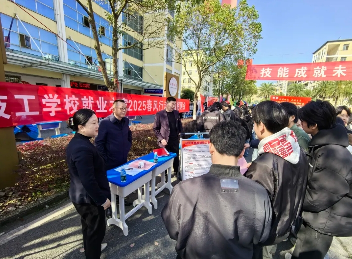 亮相春季招聘會(huì)，攜手職校共育交通人才