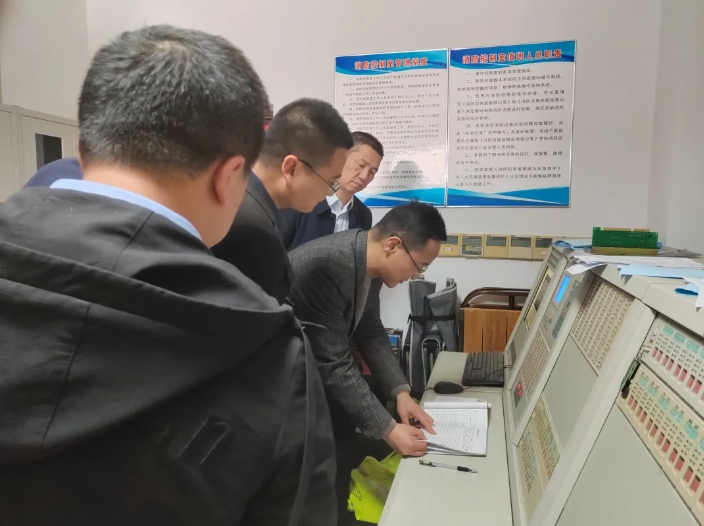 穆孫祥督導(dǎo)南昌長途汽車西站安全工作