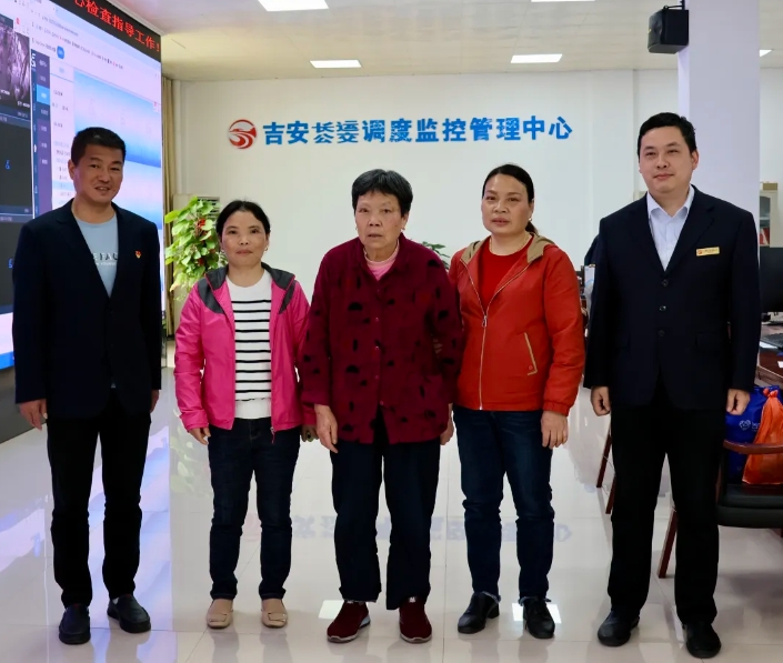 吉安公交：車(chē)輪上的溫暖接力 走失老人平安歸家